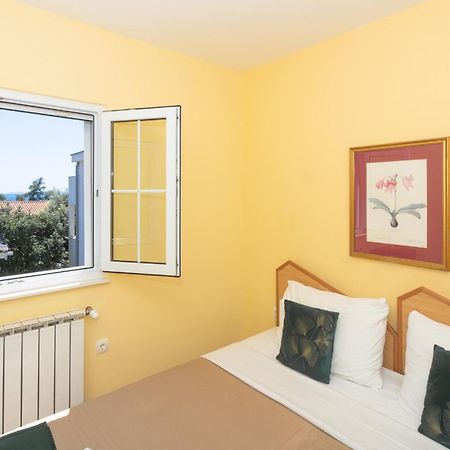 Pansion Pirat Bed & Breakfast เพทรอซาเน ภายนอก รูปภาพ