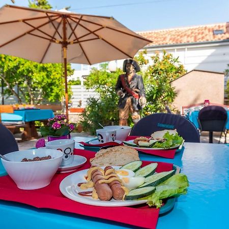 Pansion Pirat Bed & Breakfast เพทรอซาเน ภายนอก รูปภาพ