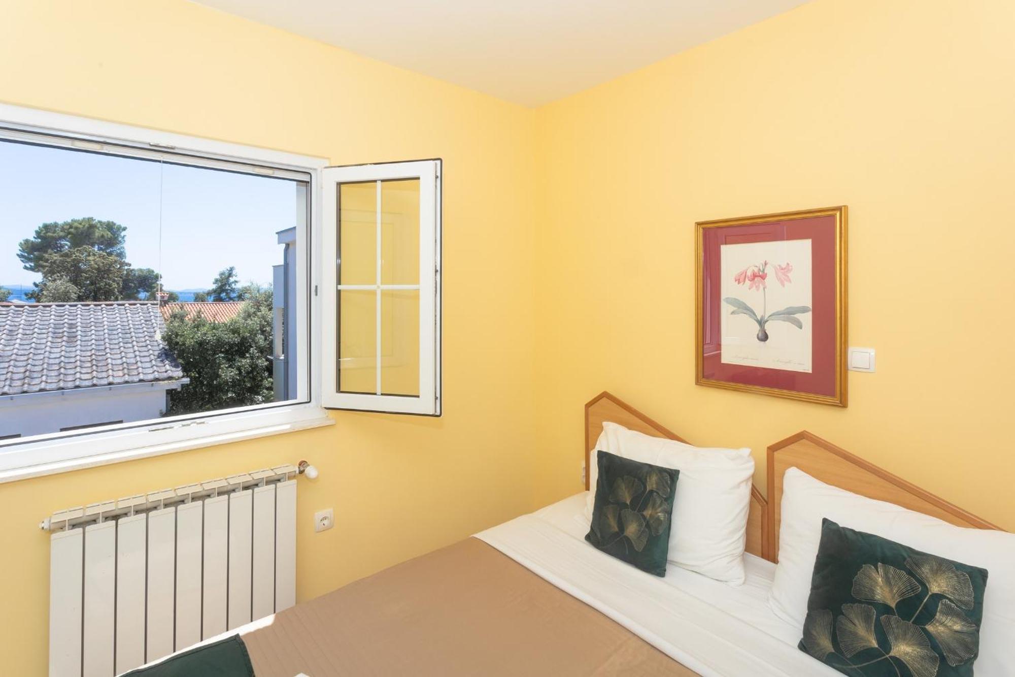 Pansion Pirat Bed & Breakfast เพทรอซาเน ภายนอก รูปภาพ
