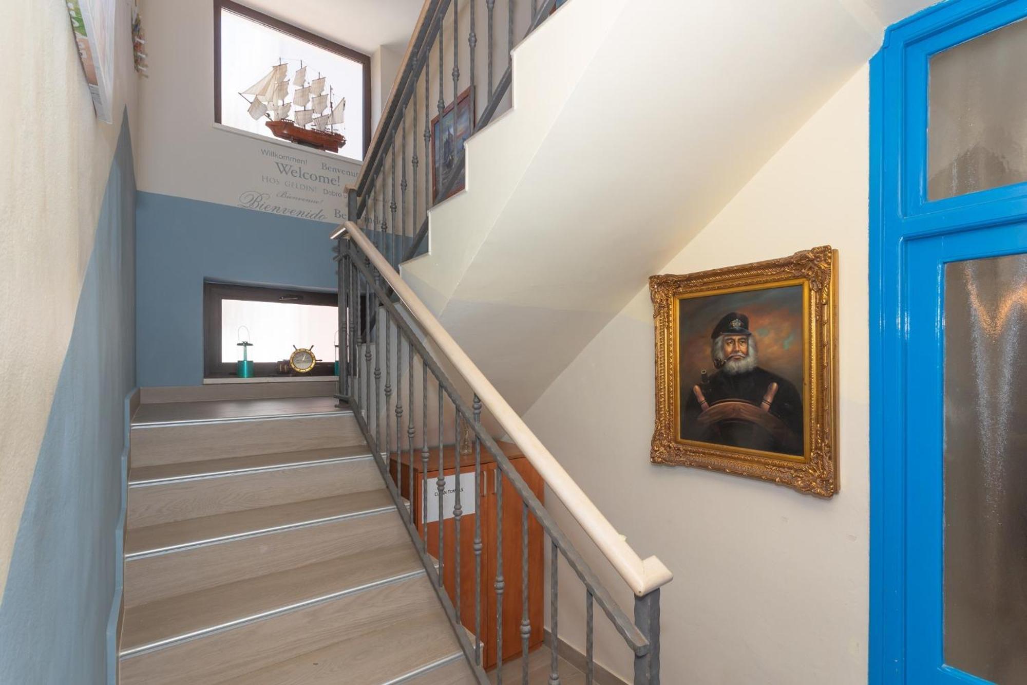 Pansion Pirat Bed & Breakfast เพทรอซาเน ภายนอก รูปภาพ