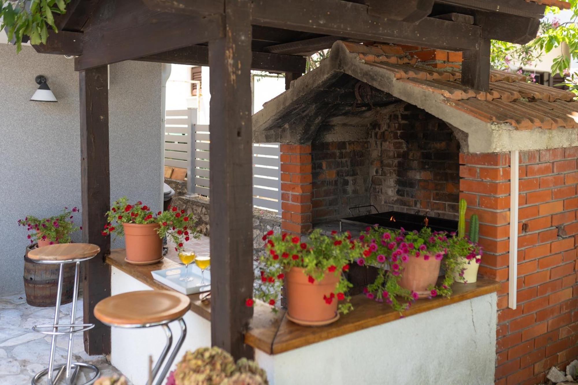 Pansion Pirat Bed & Breakfast เพทรอซาเน ภายนอก รูปภาพ