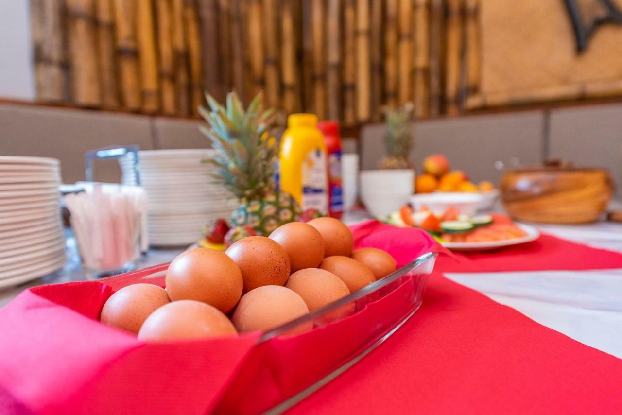 Pansion Pirat Bed & Breakfast เพทรอซาเน ภายนอก รูปภาพ