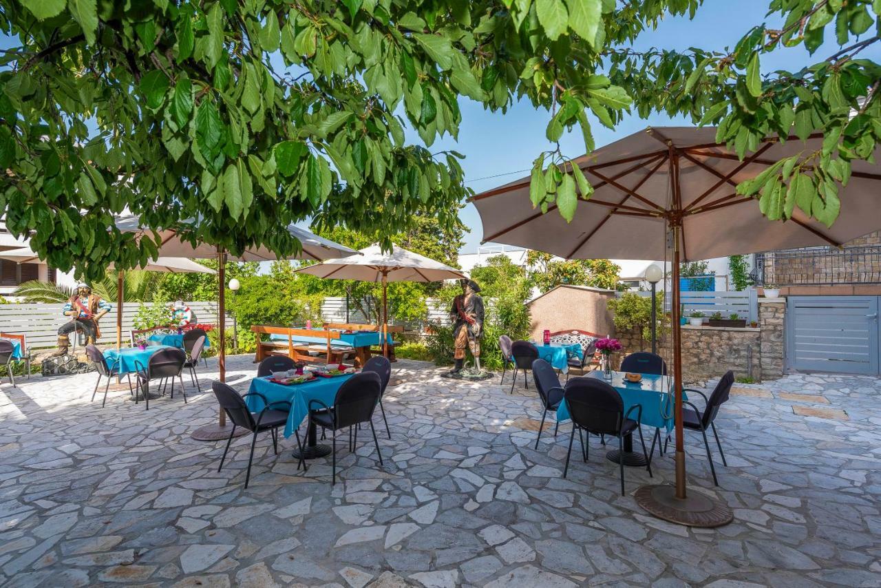 Pansion Pirat Bed & Breakfast เพทรอซาเน ภายนอก รูปภาพ