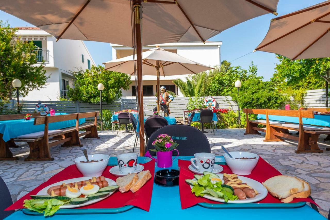 Pansion Pirat Bed & Breakfast เพทรอซาเน ภายนอก รูปภาพ