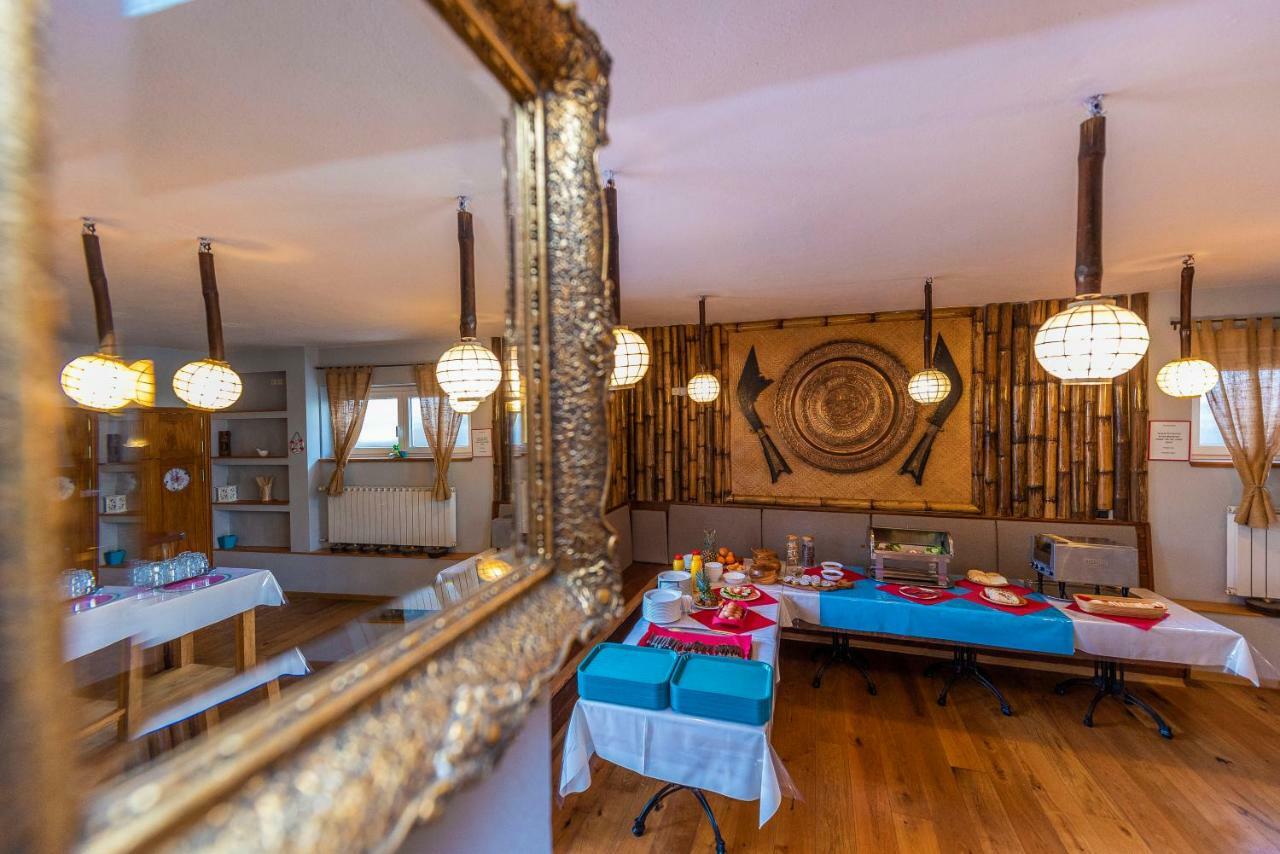 Pansion Pirat Bed & Breakfast เพทรอซาเน ภายนอก รูปภาพ