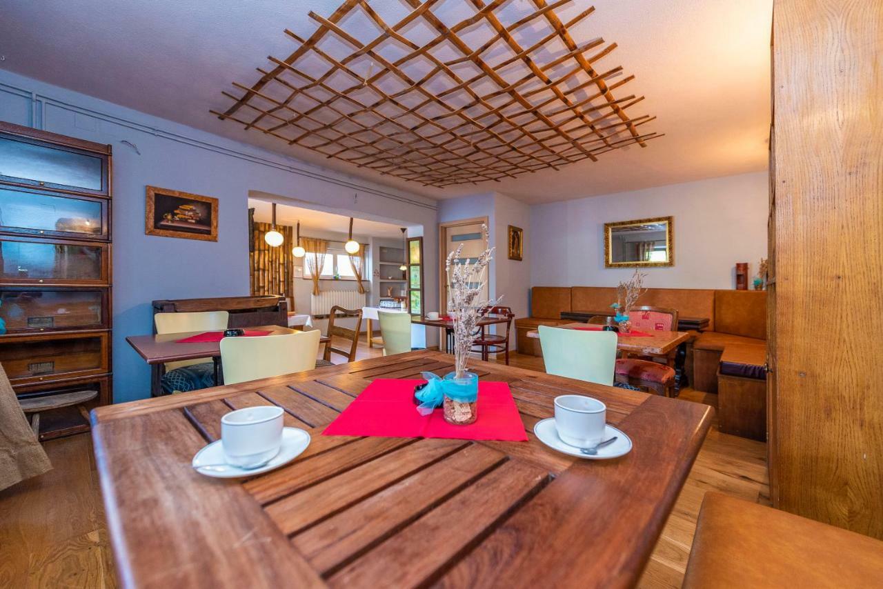 Pansion Pirat Bed & Breakfast เพทรอซาเน ภายนอก รูปภาพ